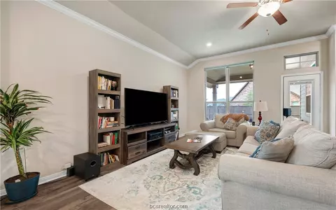 4270 Harding Way, Bryan, TX 77802 photo 4