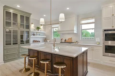2128 Madden Cir, College Station, TX 77845