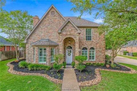 2103 Chippendale St, College Station, TX 77845