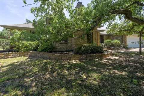1004 Howe Dr, College Station, TX 77845