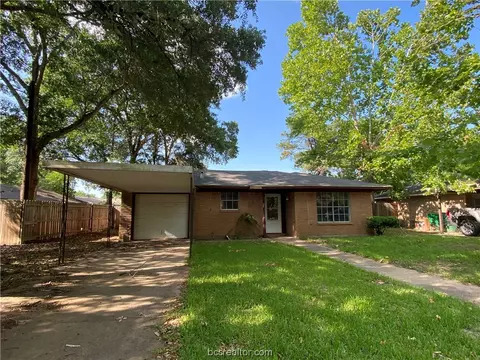 1 Lou John St, Hearne, TX 77859