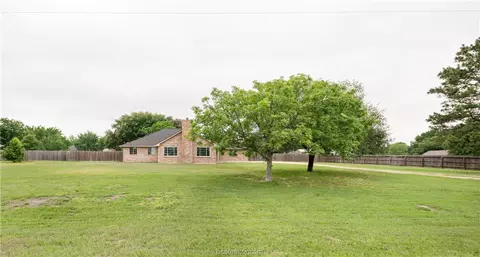 6555 Waterway Dr, College Station, TX 77845
