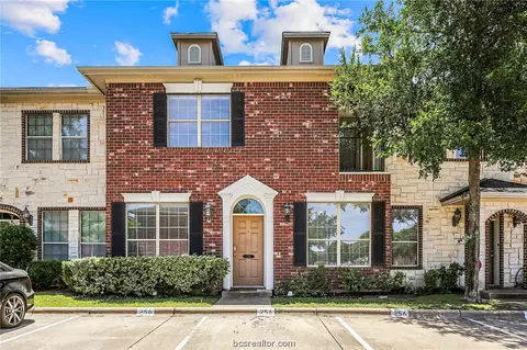 256 Forest Dr, College Station, TX 77840