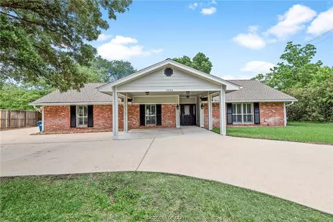 1535 E Washington Ave, Navasota, TX 77868
