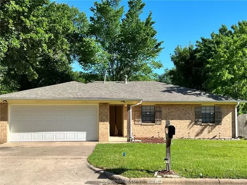 2615 Westwood Main Dr, Bryan, TX 77807