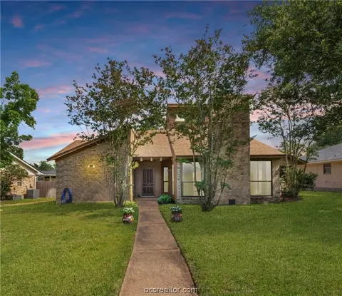 1704 Emerald Pkwy, College Station, TX 77845