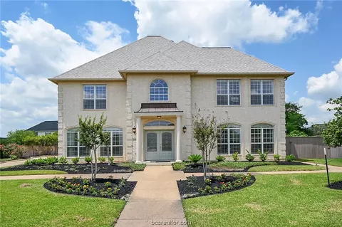 5002 Briarparc Ct, Bryan, TX 77802