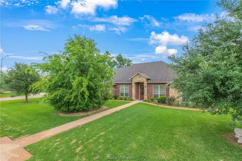 2401 Lancaster Ct, College Station, TX 77845