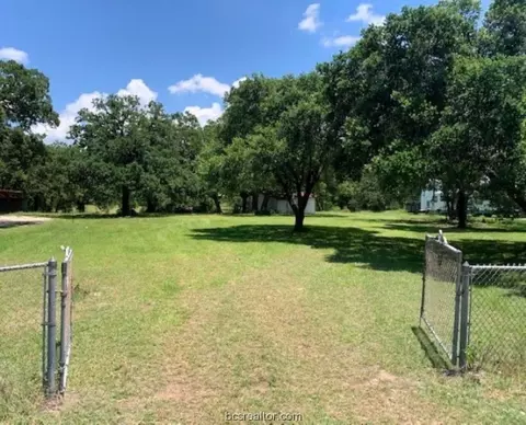 9601 Valley View Dr, College Station, TX 77845