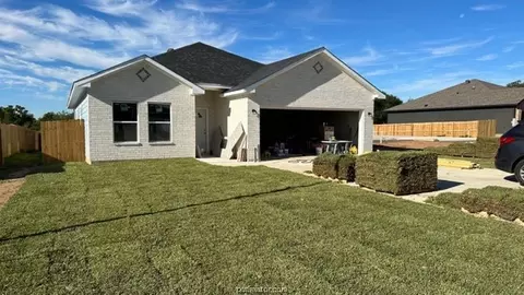 1800 Cornish Ct, Bryan, TX 77801