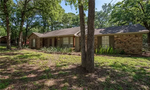 1442 Oak Cir, Hearne, TX 77859