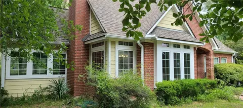 79 Woodland Hills Dr, Huntsville, TX 77320