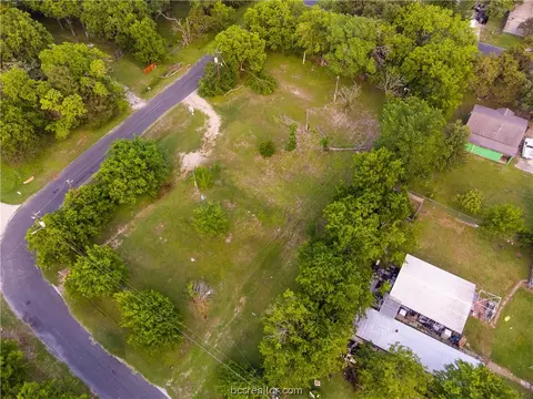 4 Lock Ln, Bryan, TX 77803 photo 4