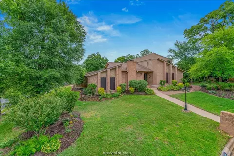 8601 Fern Ct, College Station, TX 77845
