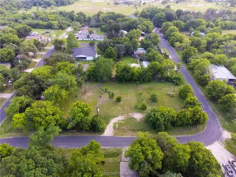 5 Lock Ln, Bryan, TX 77803 photo 5