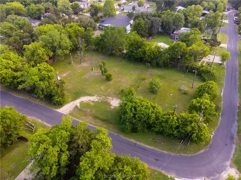 5 Lock Ln, Bryan, TX 77803 photo 3