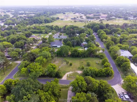 6 Lock Ln, Bryan, TX 77803 photo 7