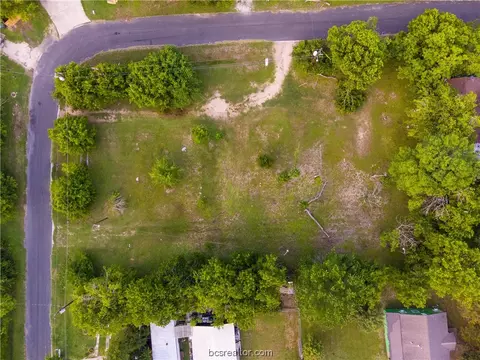 6 Lock Ln, Bryan, TX 77803 photo 5