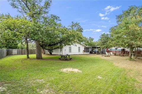 106 Padre Ln, Somerville, TX 77879