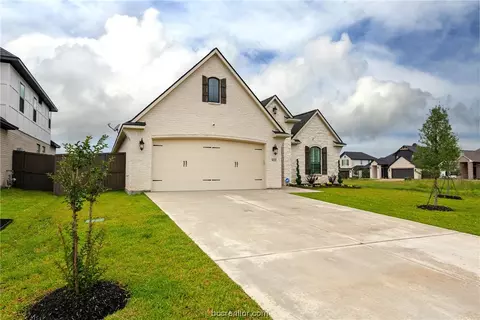 5025 Grayson, Bryan, TX 77802 photo 2