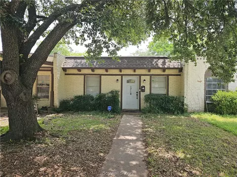 1718 Leona Dr, College Station, TX 77840
