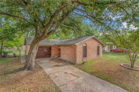 1708 Dillon Ave, Bryan, TX 77803