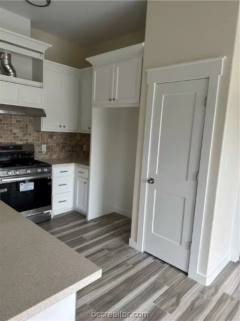 1098 Hazel St, Bryan, TX 77803 photo 9