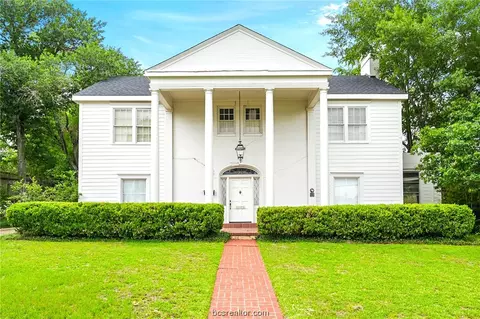 702 W Main St, Brenham, TX 77833