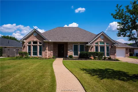 704 Kingsmill Ct, College Station, TX 77845