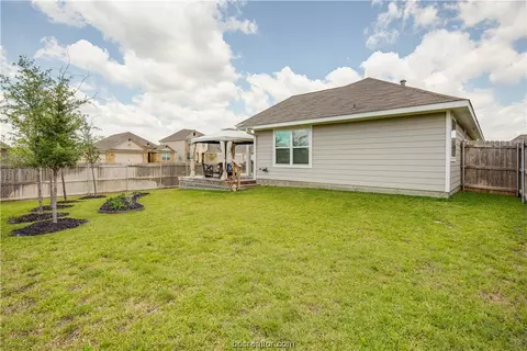 2033 Kathryn Dr, Bryan, TX 77807 photo 24