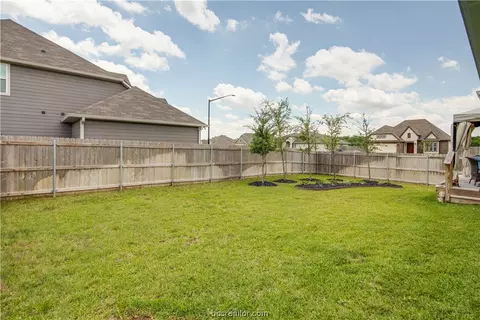 2033 Kathryn Dr, Bryan, TX 77807 photo 25