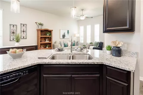 2033 Kathryn Dr, Bryan, TX 77807 photo 6