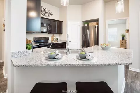 2033 Kathryn Dr, Bryan, TX 77807 photo 8