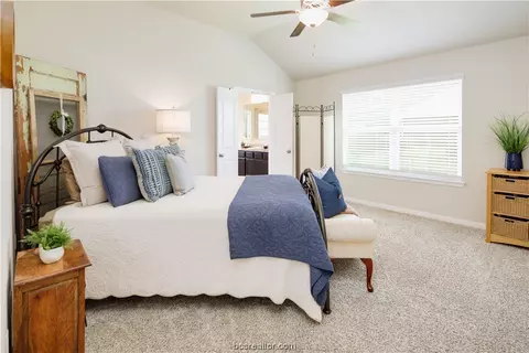 2033 Kathryn Dr, Bryan, TX 77807 photo 11