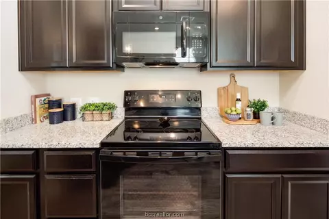 2033 Kathryn Dr, Bryan, TX 77807 photo 9