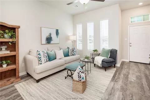 2033 Kathryn Dr, Bryan, TX 77807 photo 5