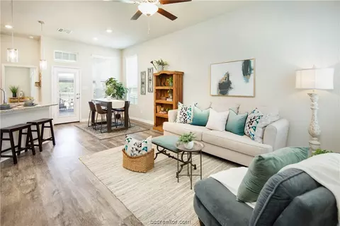2033 Kathryn Dr, Bryan, TX 77807 photo 3