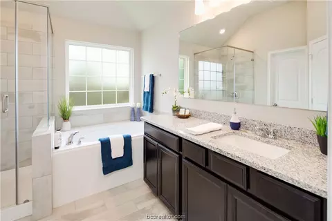 2033 Kathryn Dr, Bryan, TX 77807 photo 12