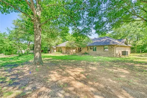 2010 Rockwood Dr, Bryan, TX 77807