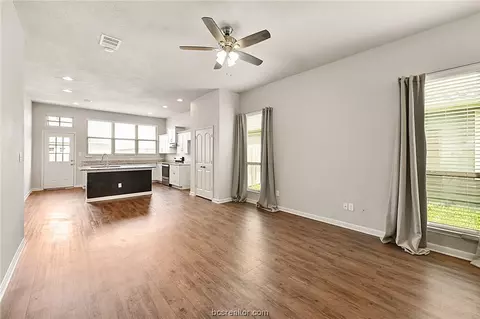 2030 Stubbs Dr, Bryan, TX 77807 photo 5
