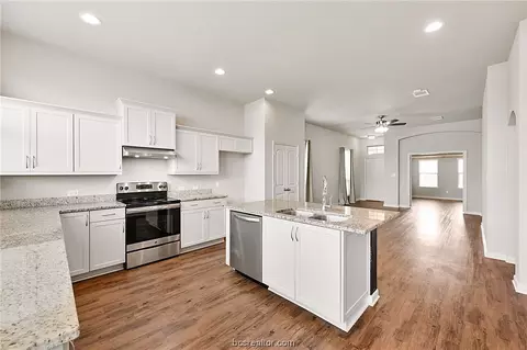 2030 Stubbs Dr, Bryan, TX 77807 photo 8