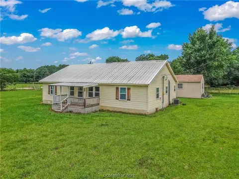 7119 Cotton St, Bedias, TX 77831