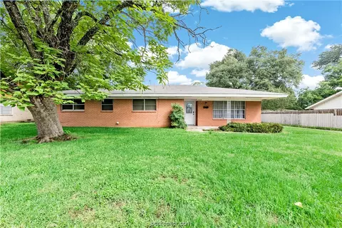 404 E Dodge St, Bryan, TX 77803