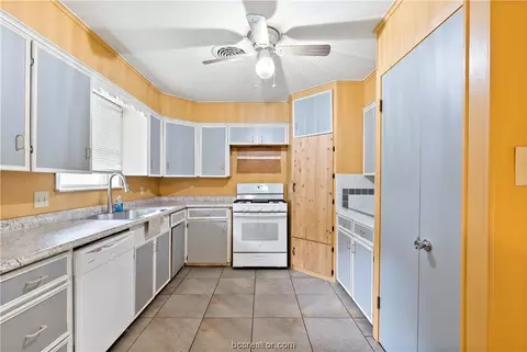 404 E Dodge St, Bryan, TX 77803 photo 12