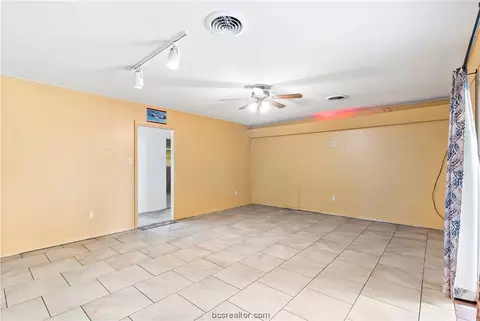 404 E Dodge St, Bryan, TX 77803 photo 9