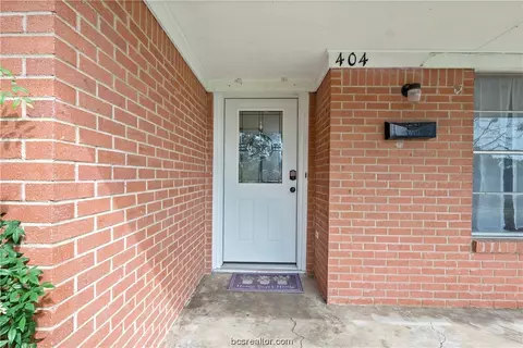 404 E Dodge St, Bryan, TX 77803 photo 2