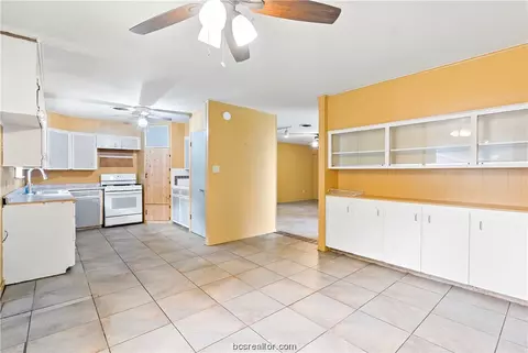 404 E Dodge St, Bryan, TX 77803 photo 11