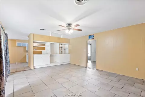 404 E Dodge St, Bryan, TX 77803 photo 8