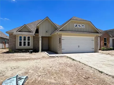 1952 Chief St, Bryan, TX 77807 photo 4