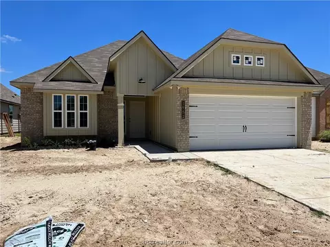 1952 Chief St, Bryan, TX 77807